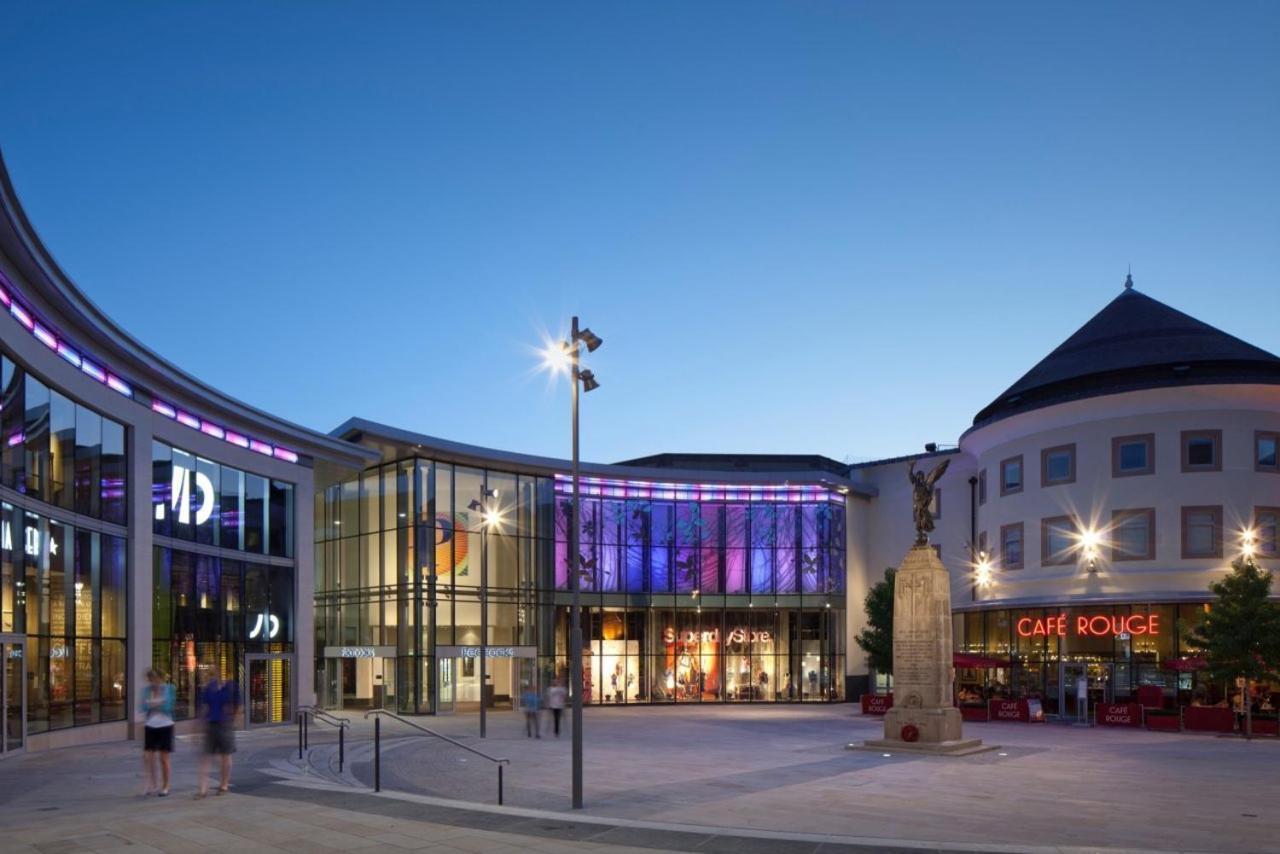 Cloud9Sa At Woking Central Exterior photo